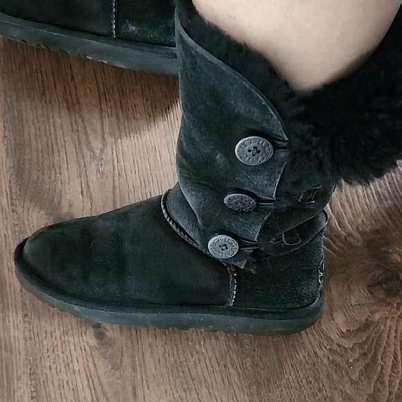 UGGs Boots - Picture 3 of 8